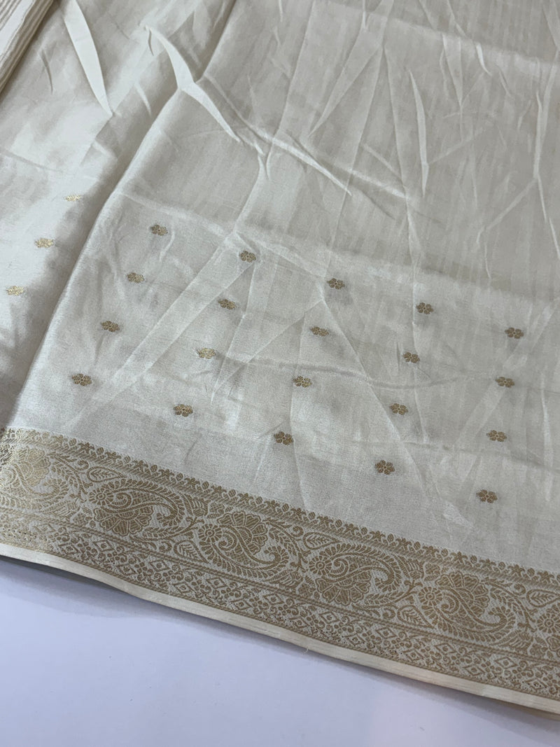 Soft silk saree with zari buttas MS8144