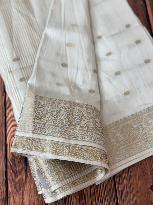 Soft silk saree with zari buttas MS8144