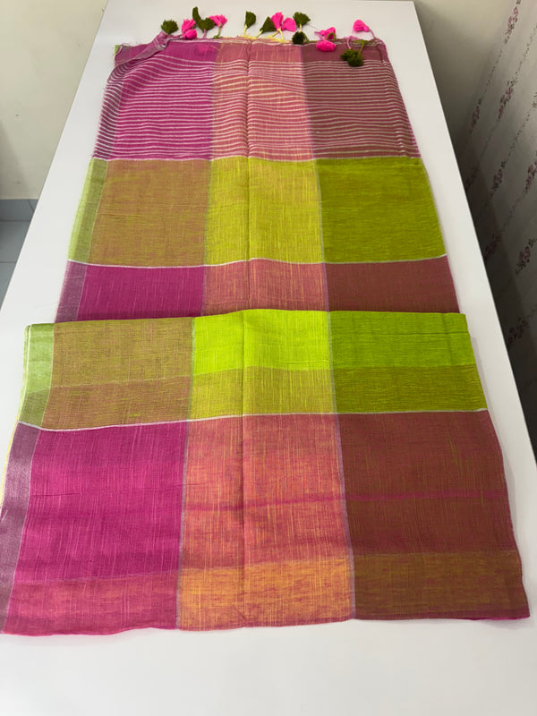 Checks semi Linen Saree MS8654